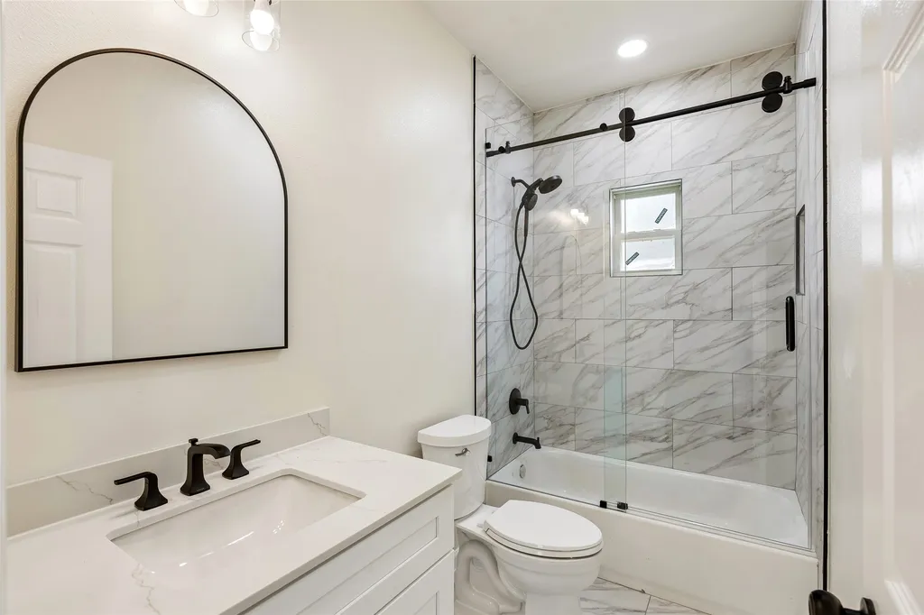 1404 E Cannon Street Fort Worth TX 76104