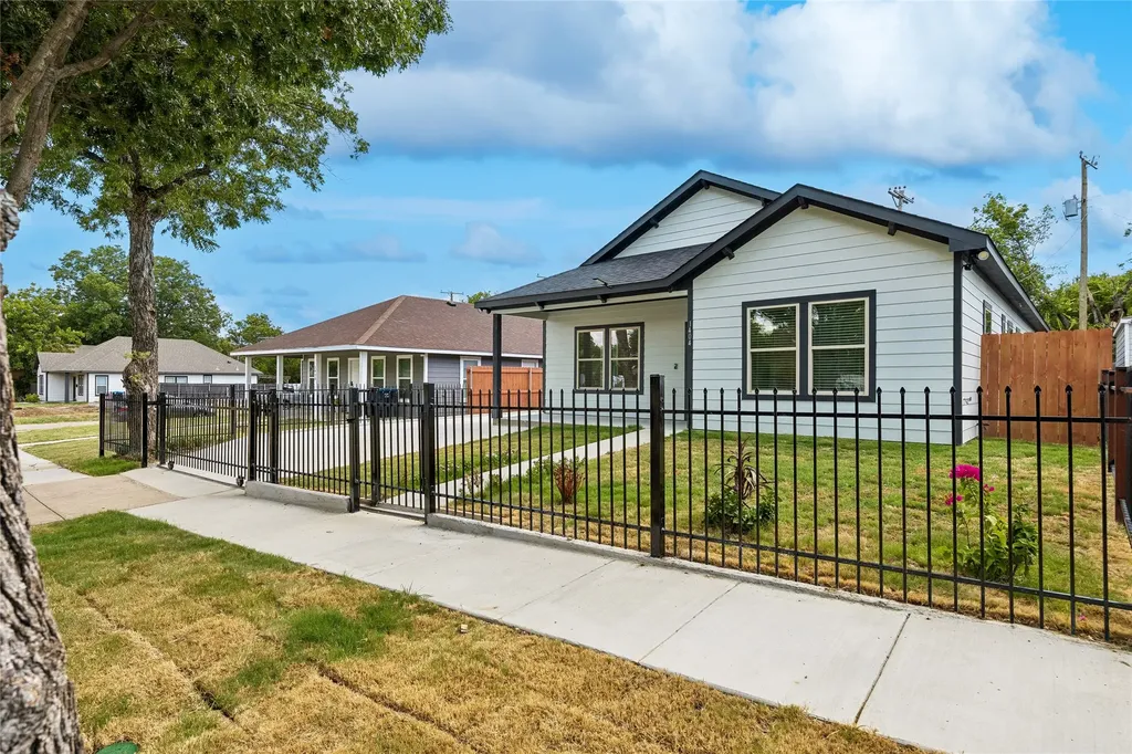 1404 E Cannon Street Fort Worth TX 76104