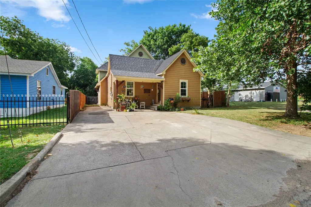 105 E Linden Street Ennis TX 75119
