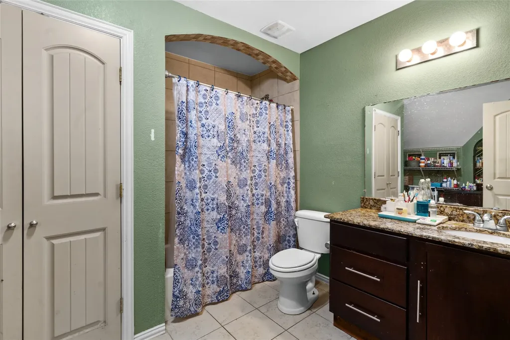 105 E Linden Street Ennis TX 75119