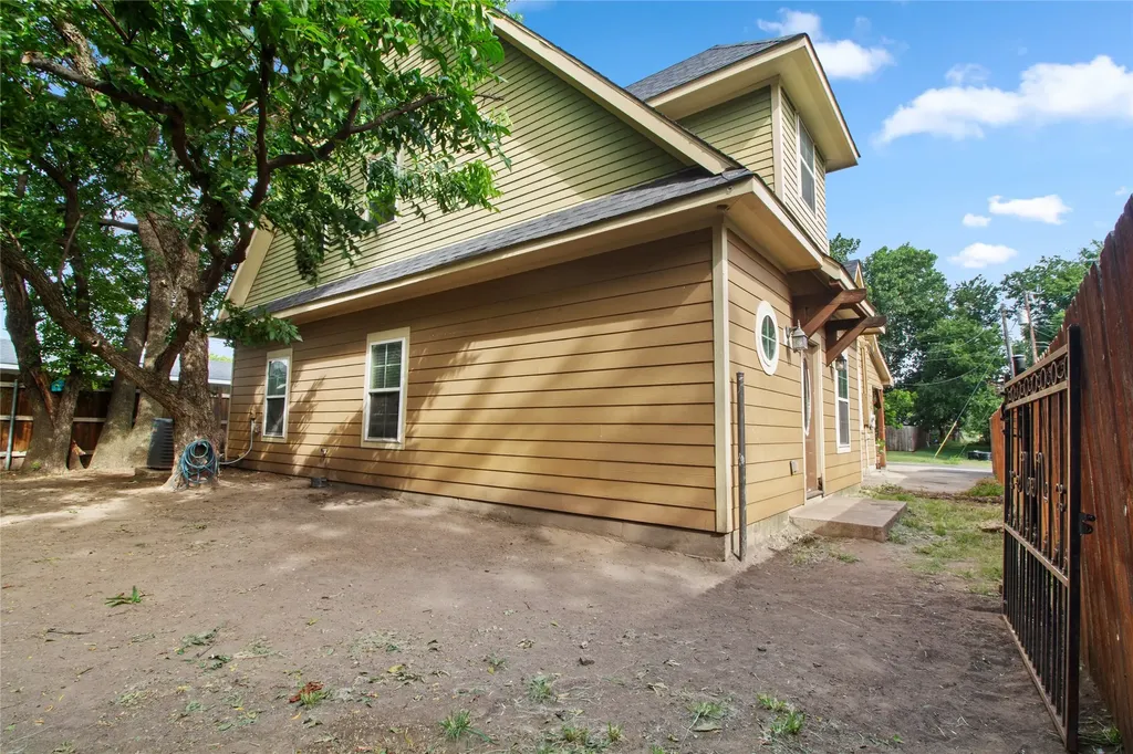 105 E Linden Street Ennis TX 75119