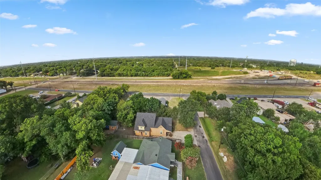 105 E Linden Street Ennis TX 75119