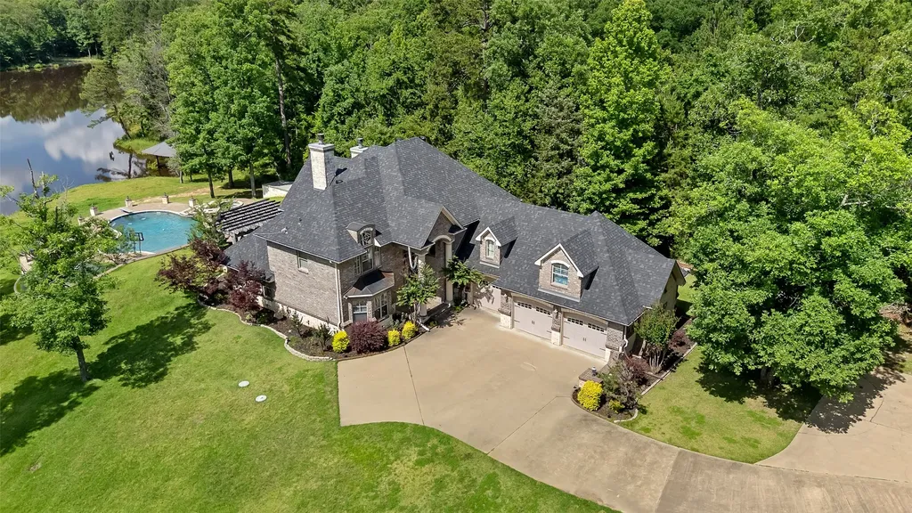1411 County Road 4120 Atlanta TX 75551