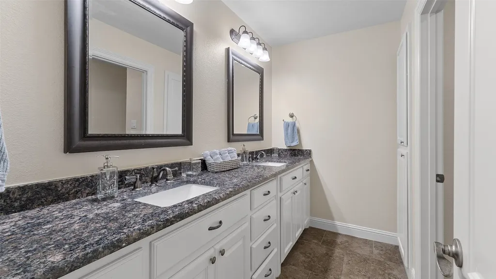 1411 County Road 4120 Atlanta TX 75551