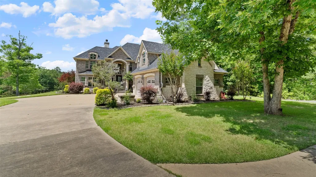 1411 County Road 4120 Atlanta TX 75551