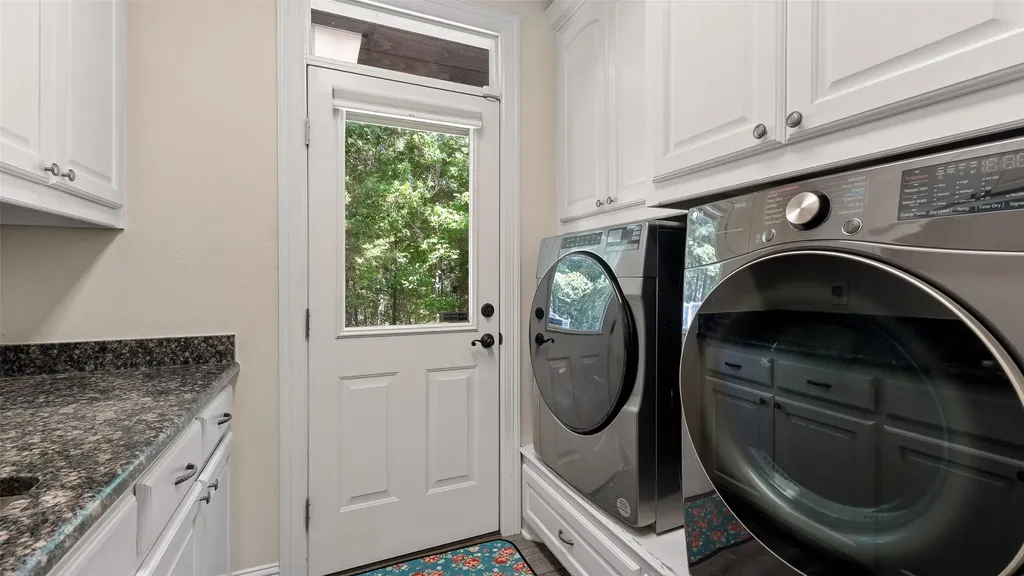 1411 County Road 4120 Atlanta TX 75551