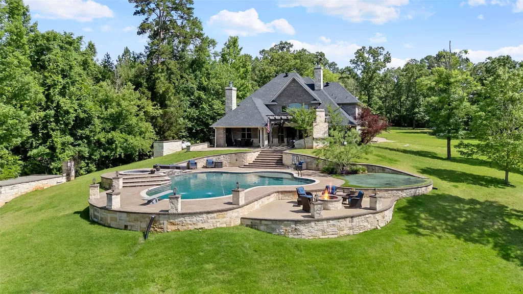 1411 County Road 4120 Atlanta TX 75551