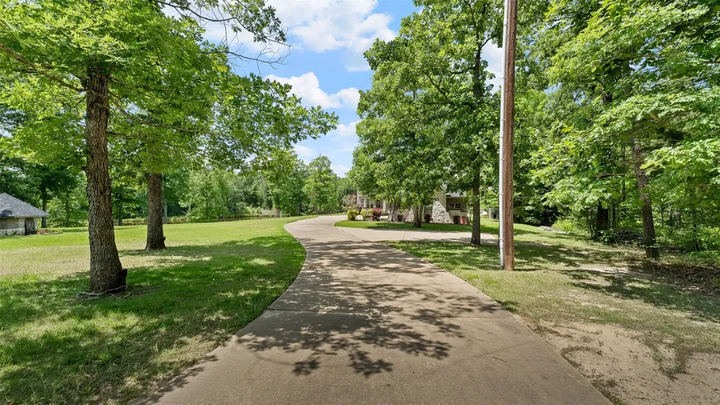 1411 County Road 4120 Atlanta TX 75551