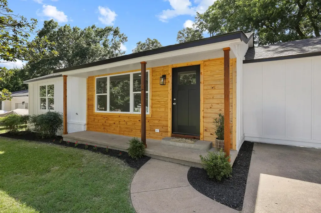 709 Lipscomb Street Bonham TX 75418