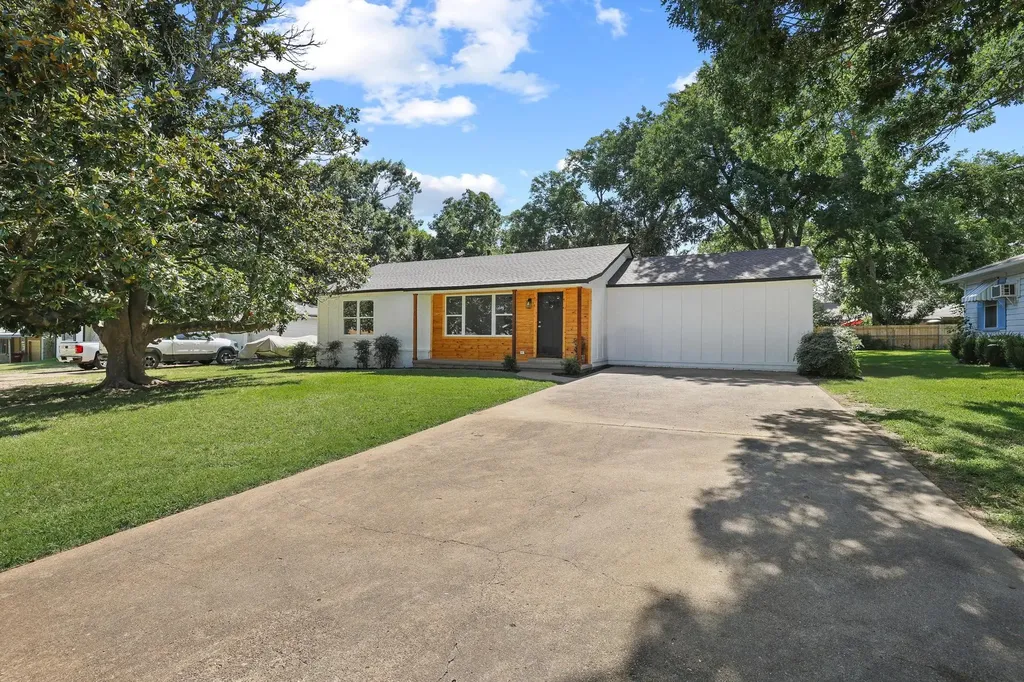 709 Lipscomb Street Bonham TX 75418