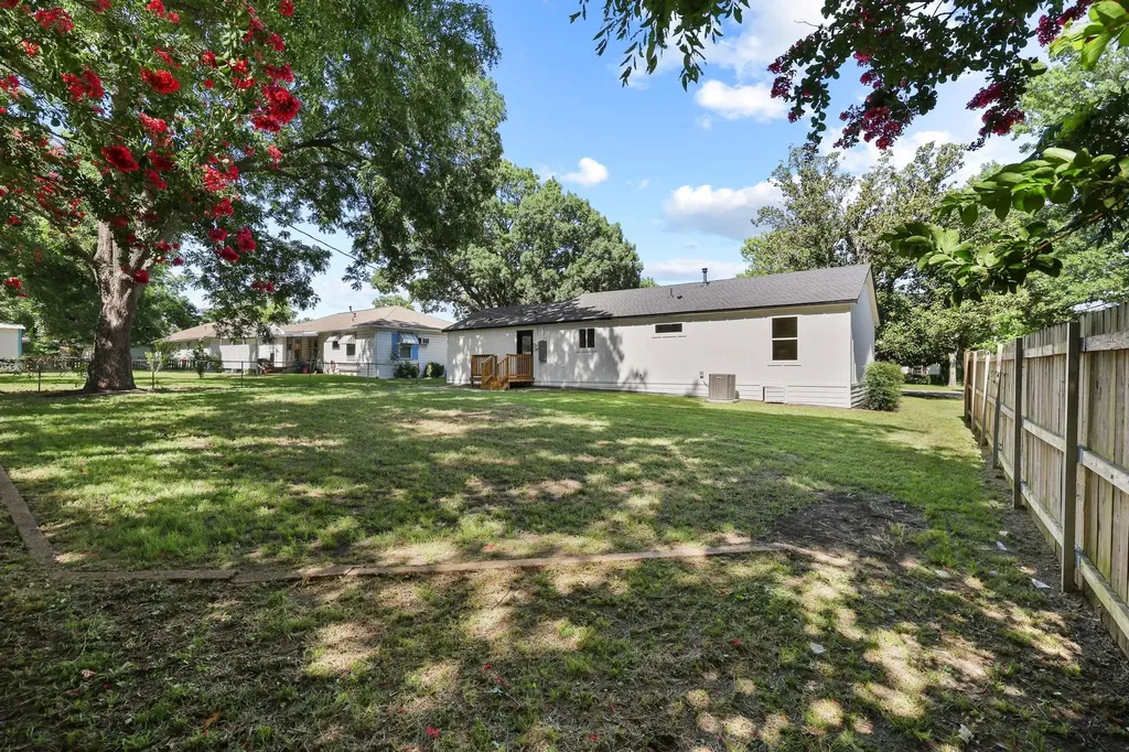709 Lipscomb Street Bonham TX 75418