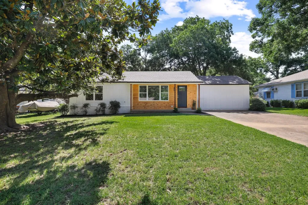 709 Lipscomb Street Bonham TX 75418