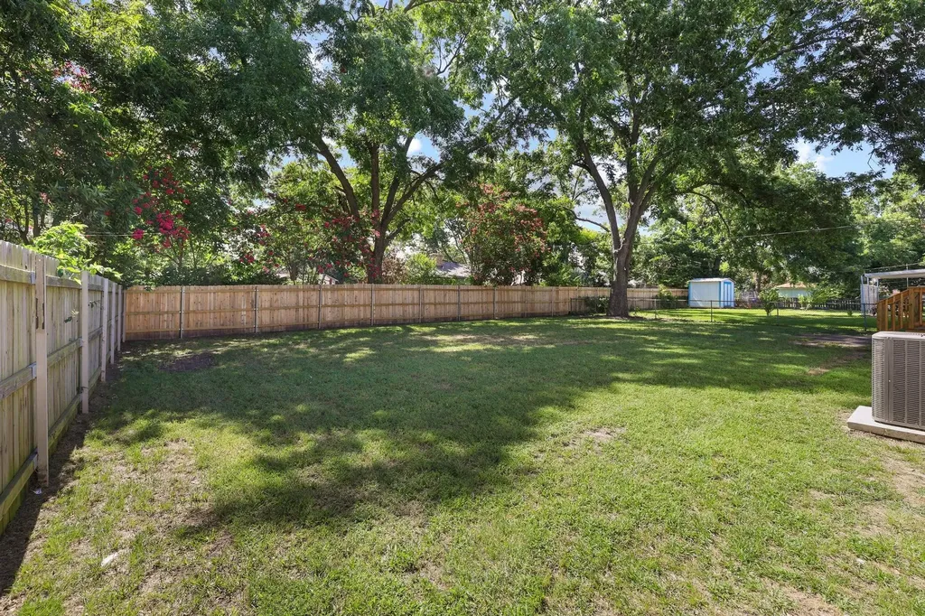 709 Lipscomb Street Bonham TX 75418