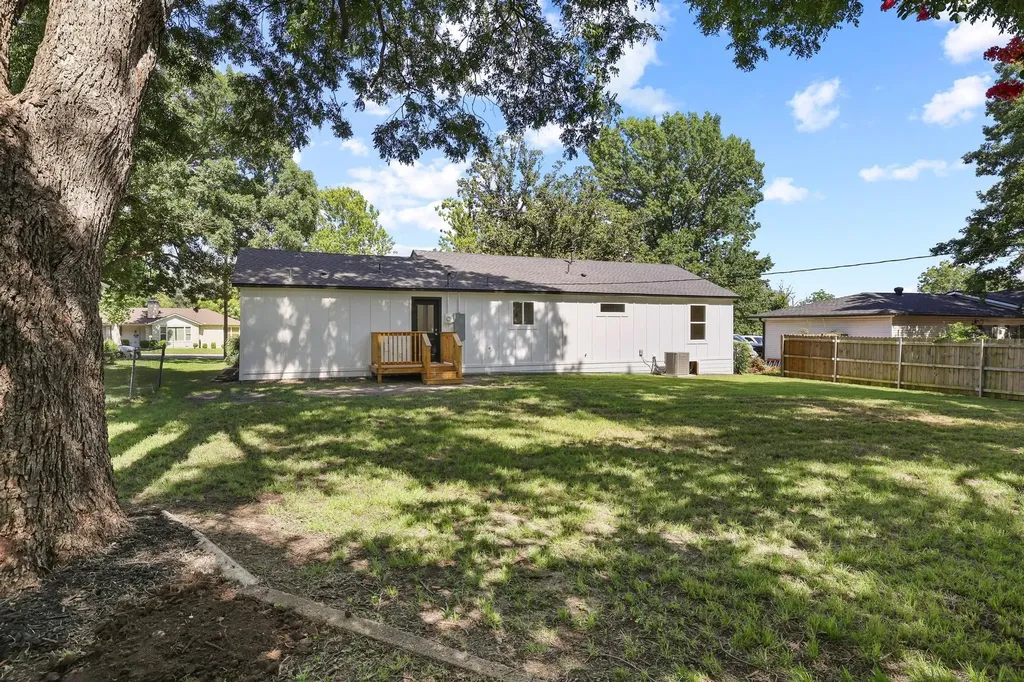 709 Lipscomb Street Bonham TX 75418