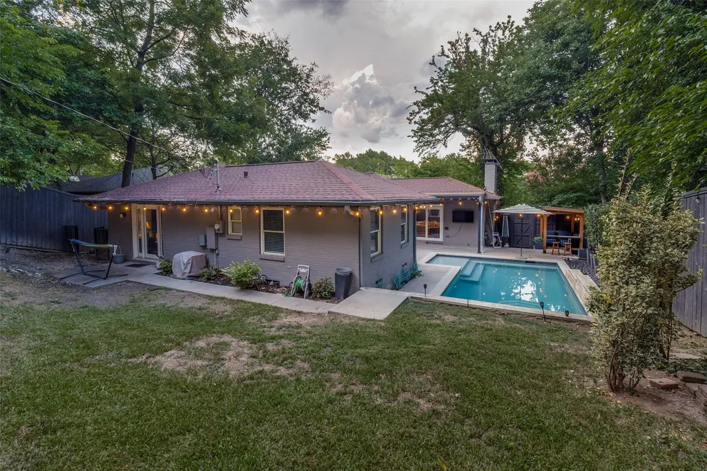 336 N Manus Drive Dallas TX 75224
