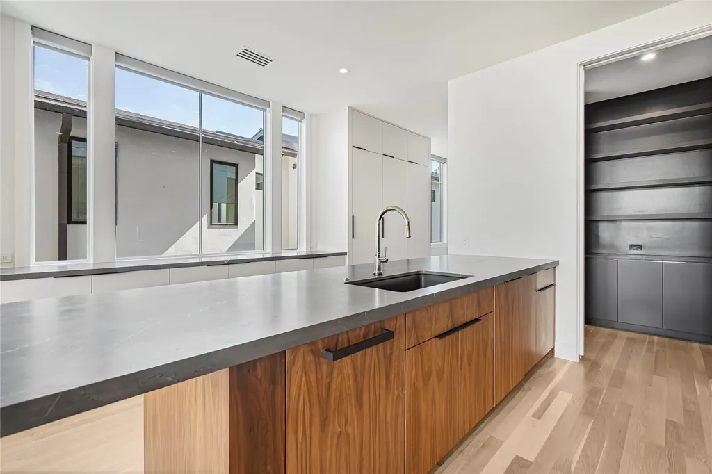 3619 Springbrook Dallas TX 75205