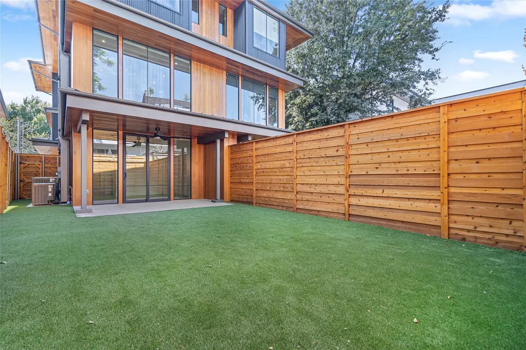 3619 Springbrook Dallas TX 75205