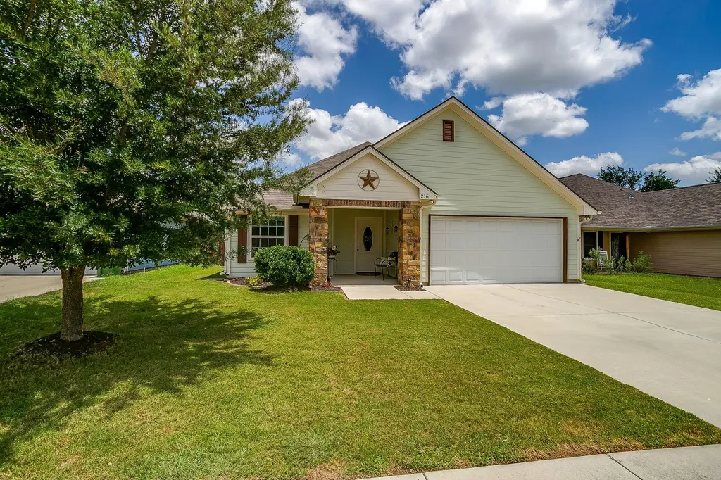 216 Lovers Path Drive Springtown TX 76082