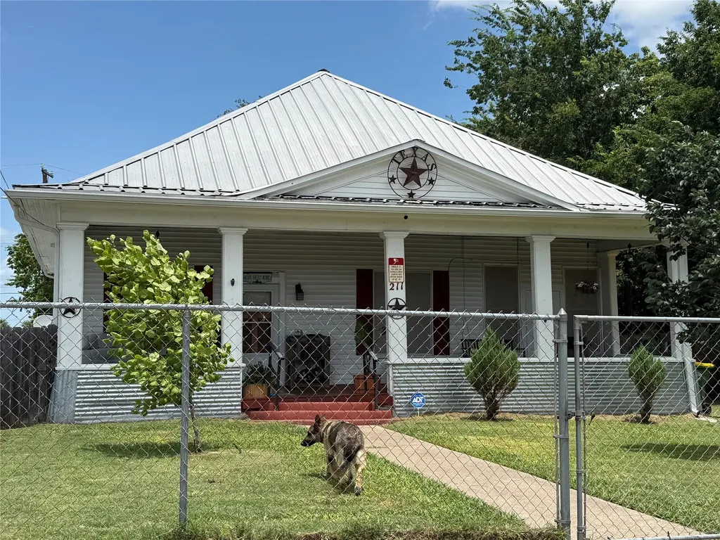 211 W Sabine Street Groesbeck TX 76642