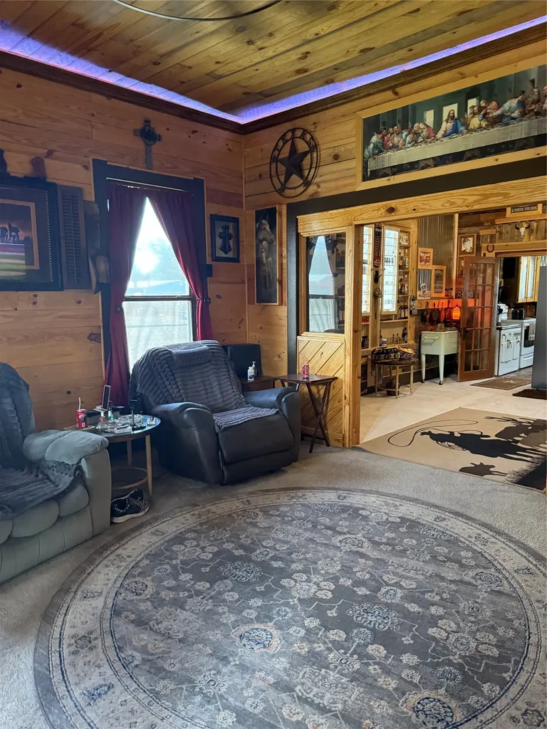 211 W Sabine Street Groesbeck TX 76642