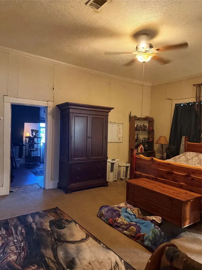 211 W Sabine Street Groesbeck TX 76642