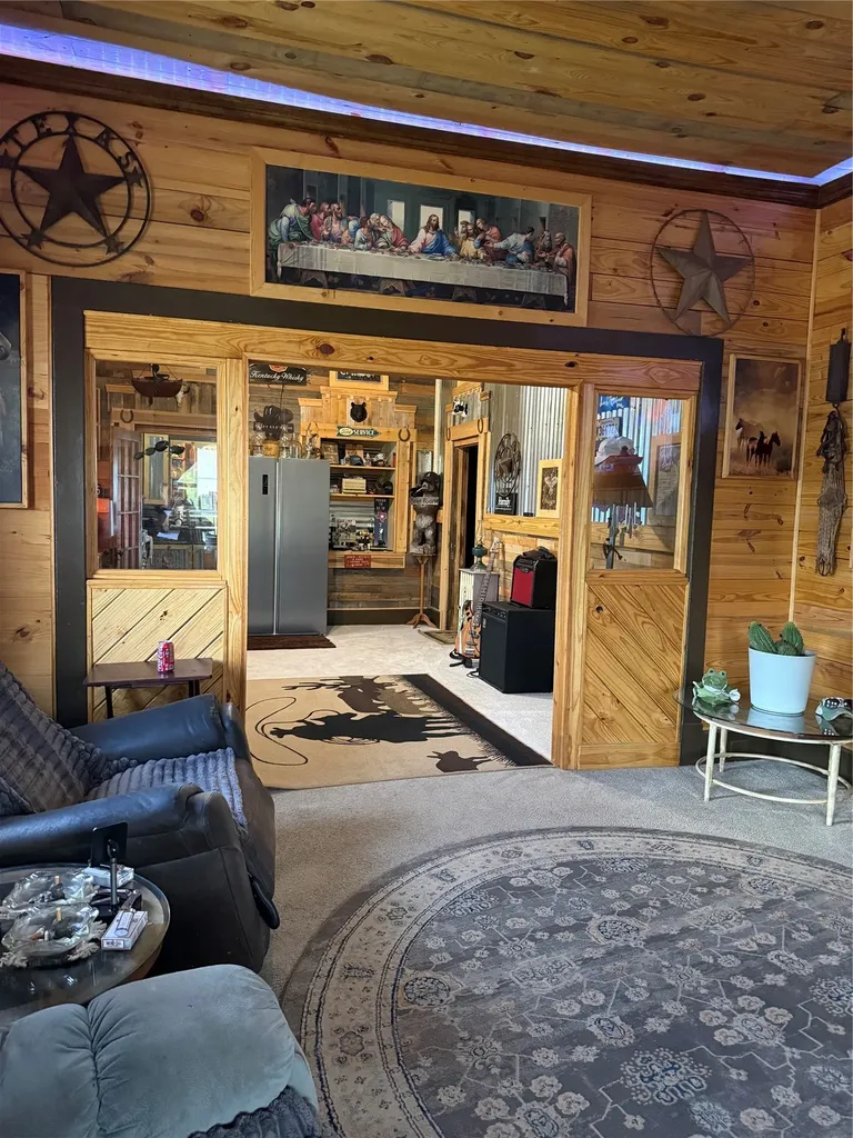 211 W Sabine Street Groesbeck TX 76642