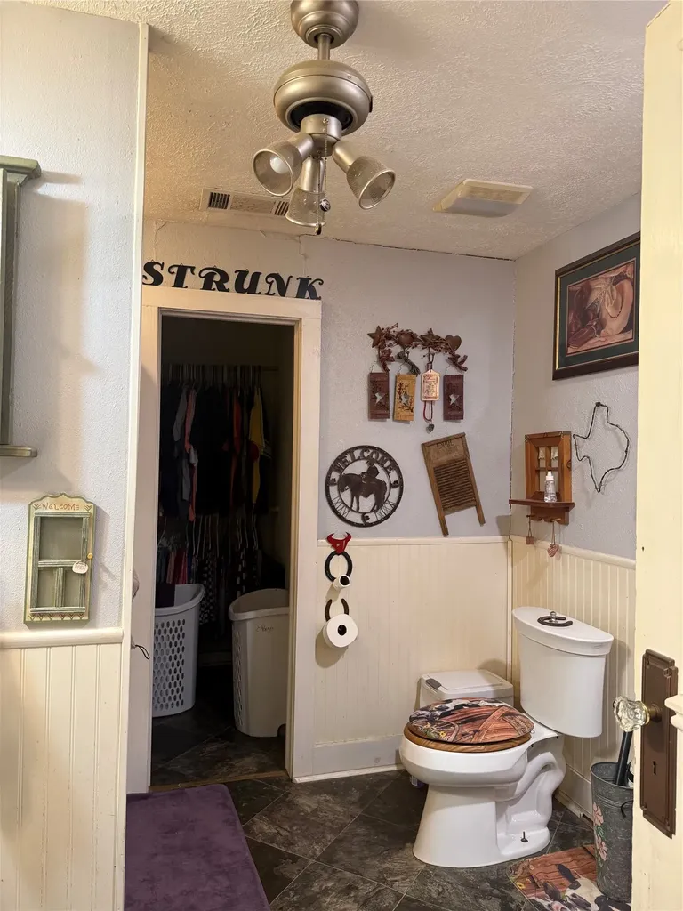 211 W Sabine Street Groesbeck TX 76642