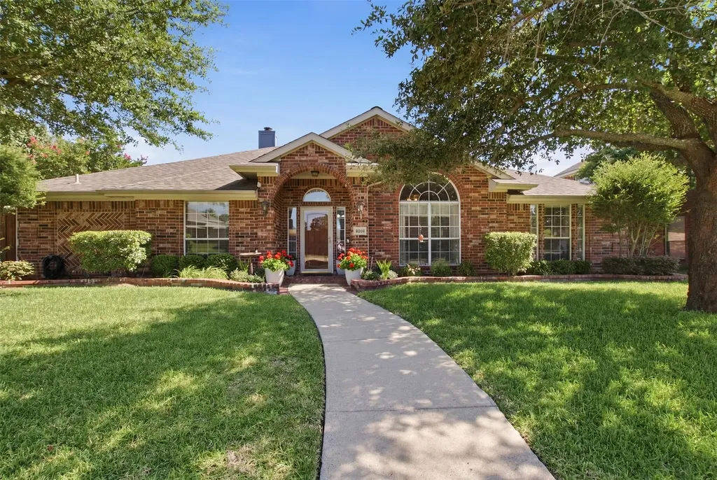 4218 Glistening Springs Rowlett TX 75088