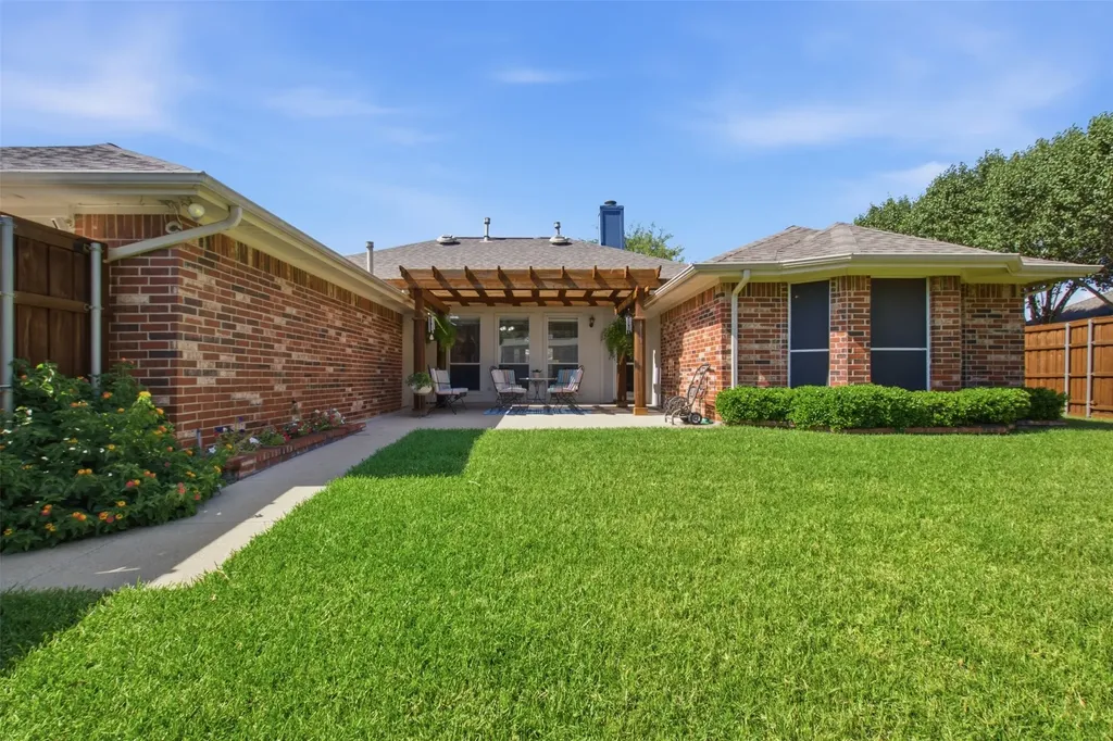 4218 Glistening Springs Rowlett TX 75088