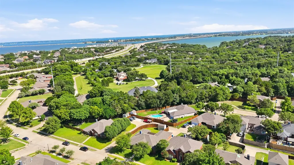 4218 Glistening Springs Rowlett TX 75088
