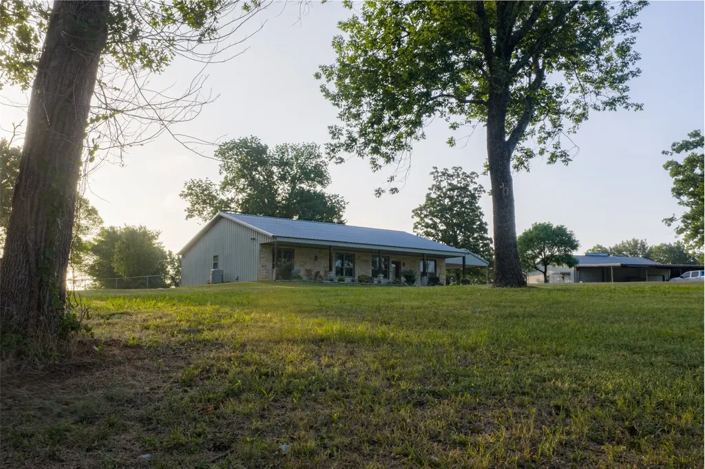 10457 State Highway 110 Van TX 75790