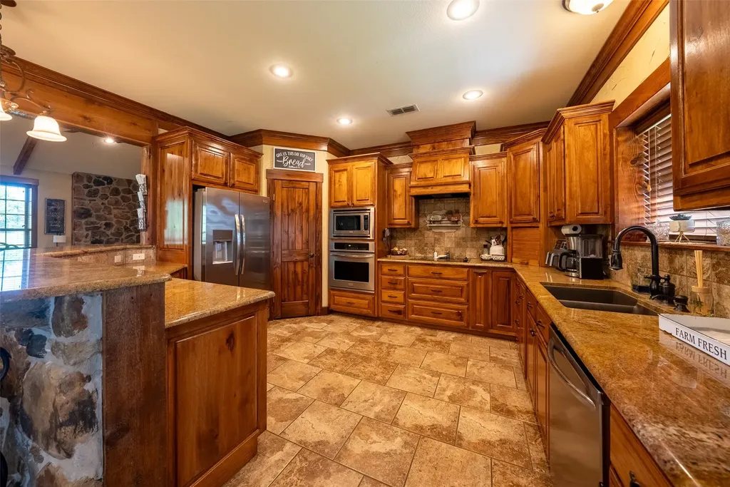 10457 State Highway 110 Van TX 75790