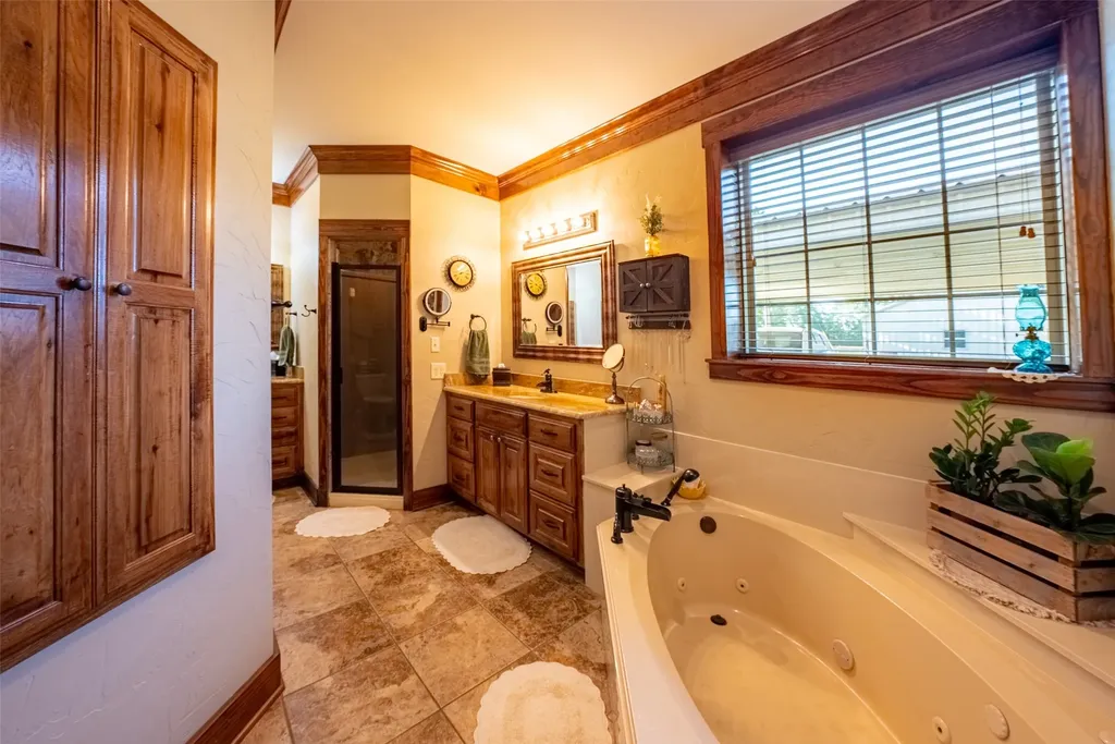 10457 State Highway 110 Van TX 75790