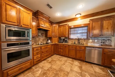 10457 State Highway 110 Van TX 75790