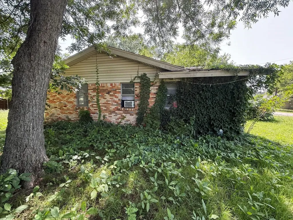 802 E Main Street Tioga TX 76271