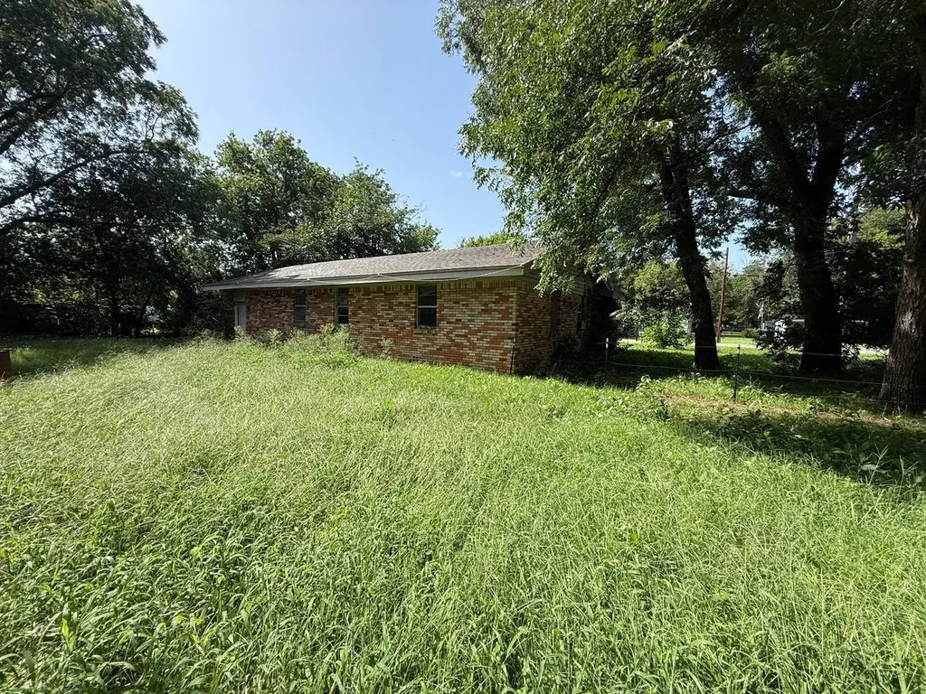 802 E Main Street Tioga TX 76271