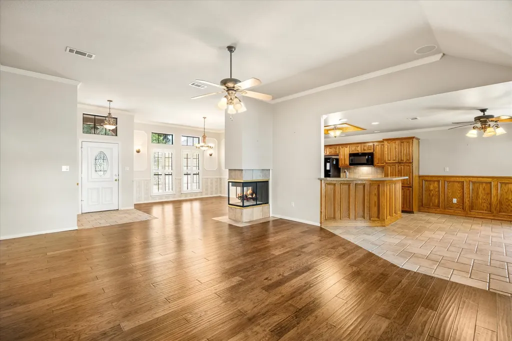 105 Casas Del Sur Street Granbury TX 76049