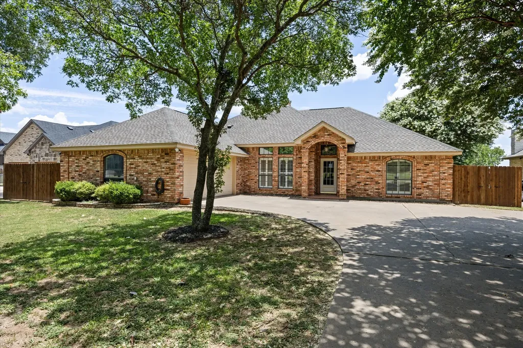 105 Casas Del Sur Street Granbury TX 76049