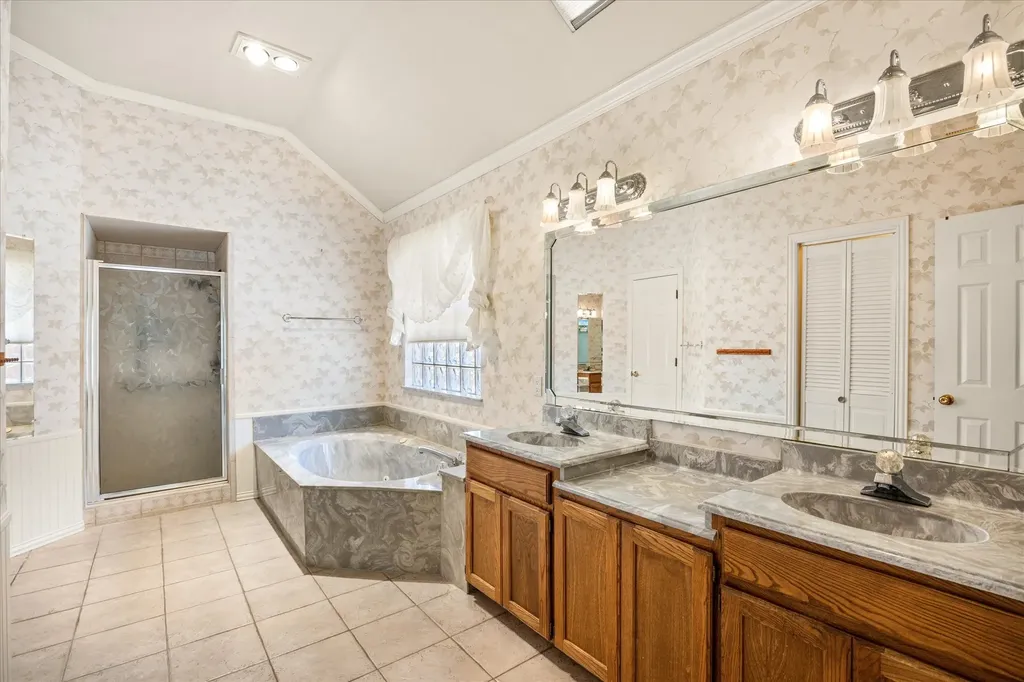 105 Casas Del Sur Street Granbury TX 76049