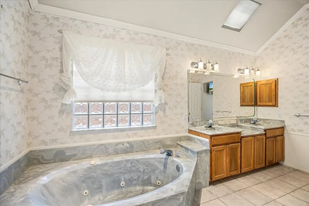 105 Casas Del Sur Street Granbury TX 76049