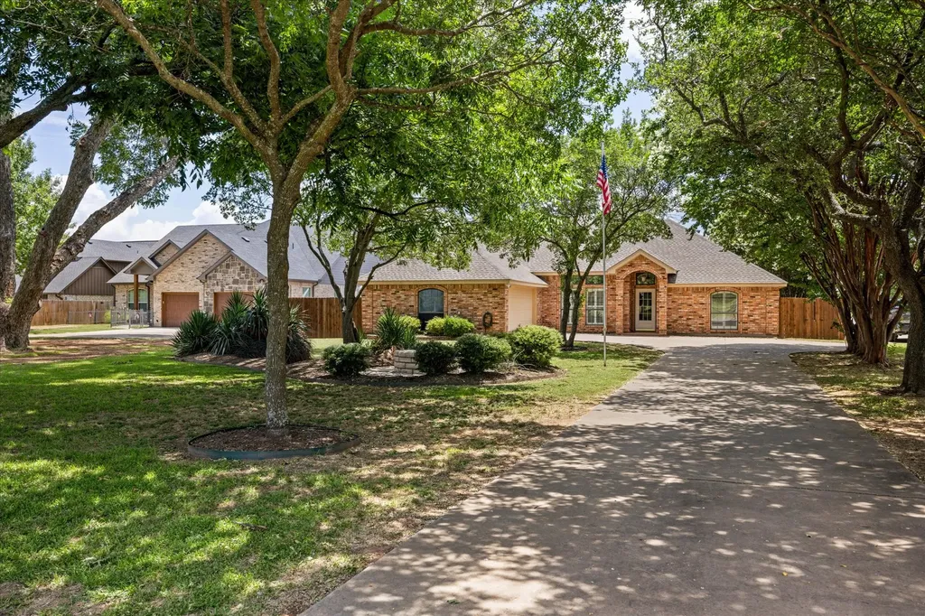 105 Casas Del Sur Street Granbury TX 76049