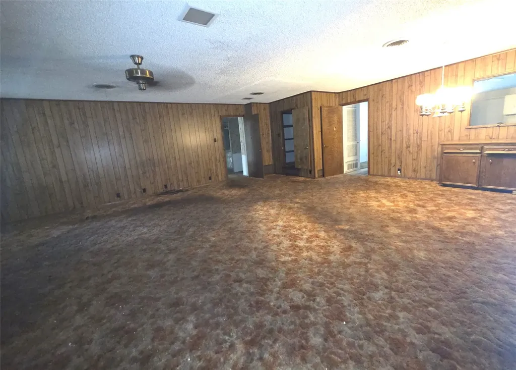 1908 Brookview Drive Arlington TX 76010
