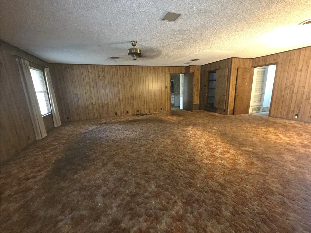 1908 Brookview Drive Arlington TX 76010