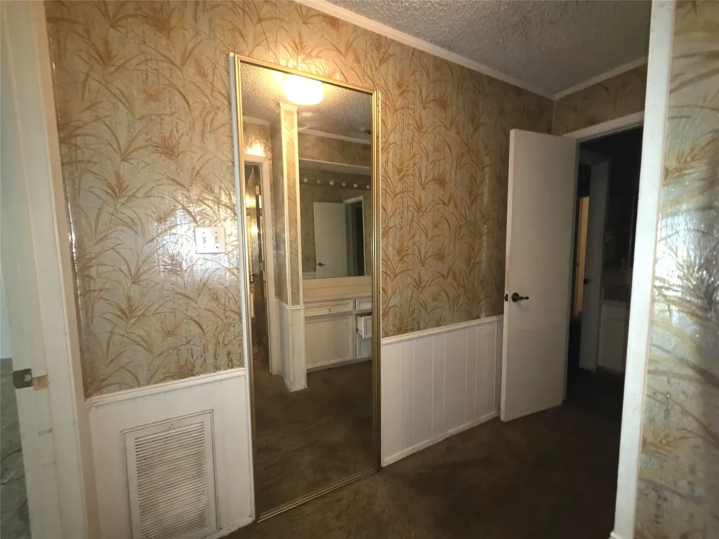 1908 Brookview Drive Arlington TX 76010