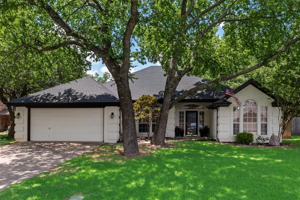 2921 Oak Ridge Drive Hurst TX 76054