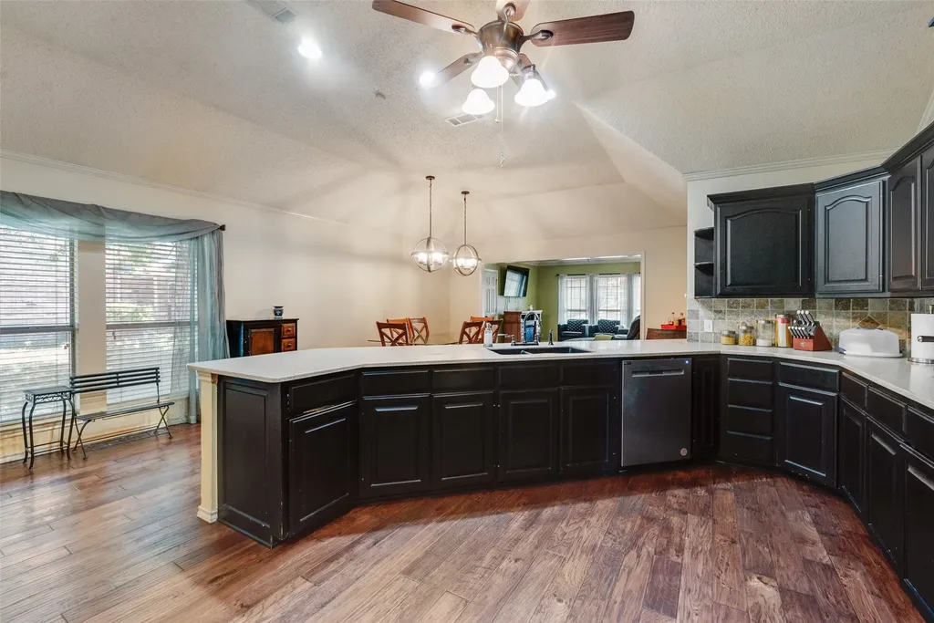 2921 Oak Ridge Drive Hurst TX 76054
