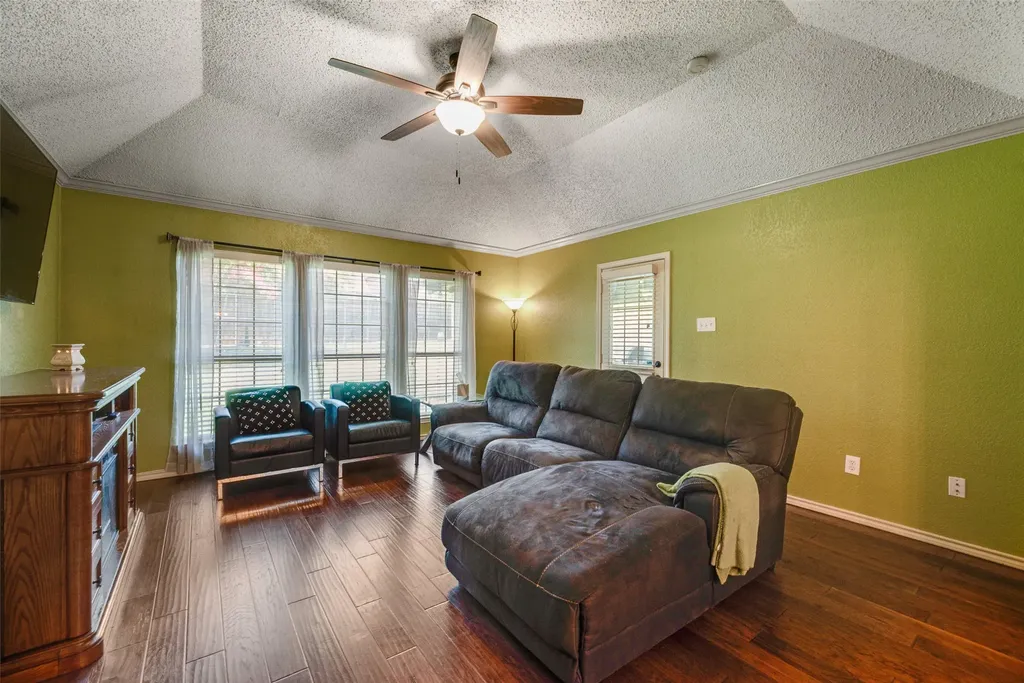 2921 Oak Ridge Drive Hurst TX 76054