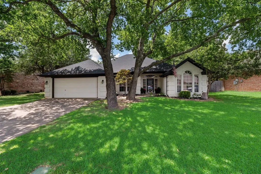 2921 Oak Ridge Drive Hurst TX 76054