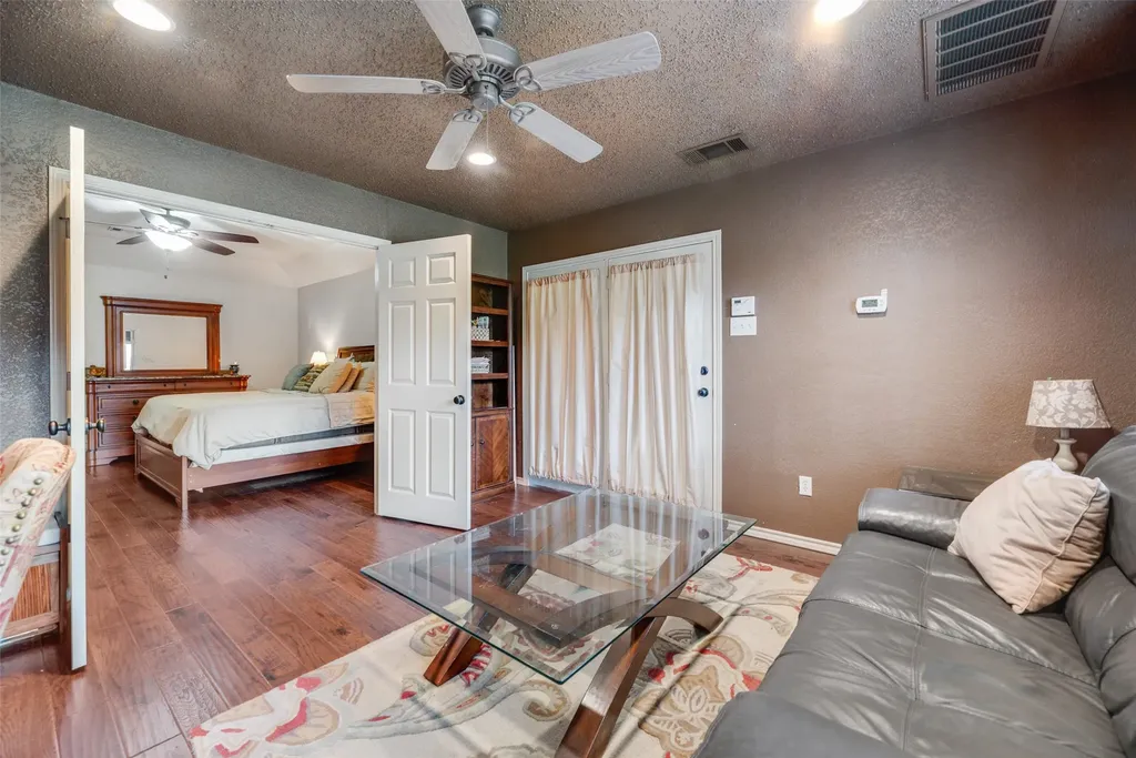 2921 Oak Ridge Drive Hurst TX 76054