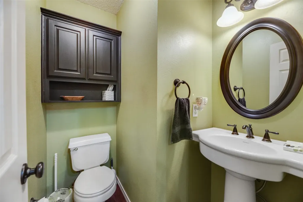 2921 Oak Ridge Drive Hurst TX 76054